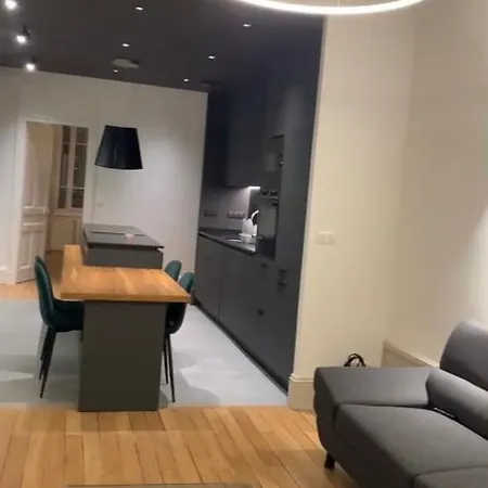 Appartement De 70 M2 En Plein Centre Ville De *